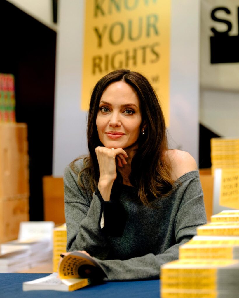 Angelina Jolie: Historia, Carrera y Legado de la Actriz y Activista